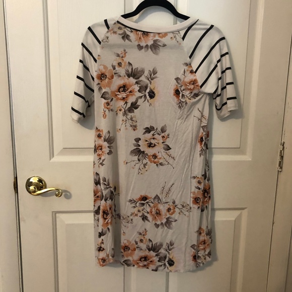 floral tunic - Picture 3 of 3